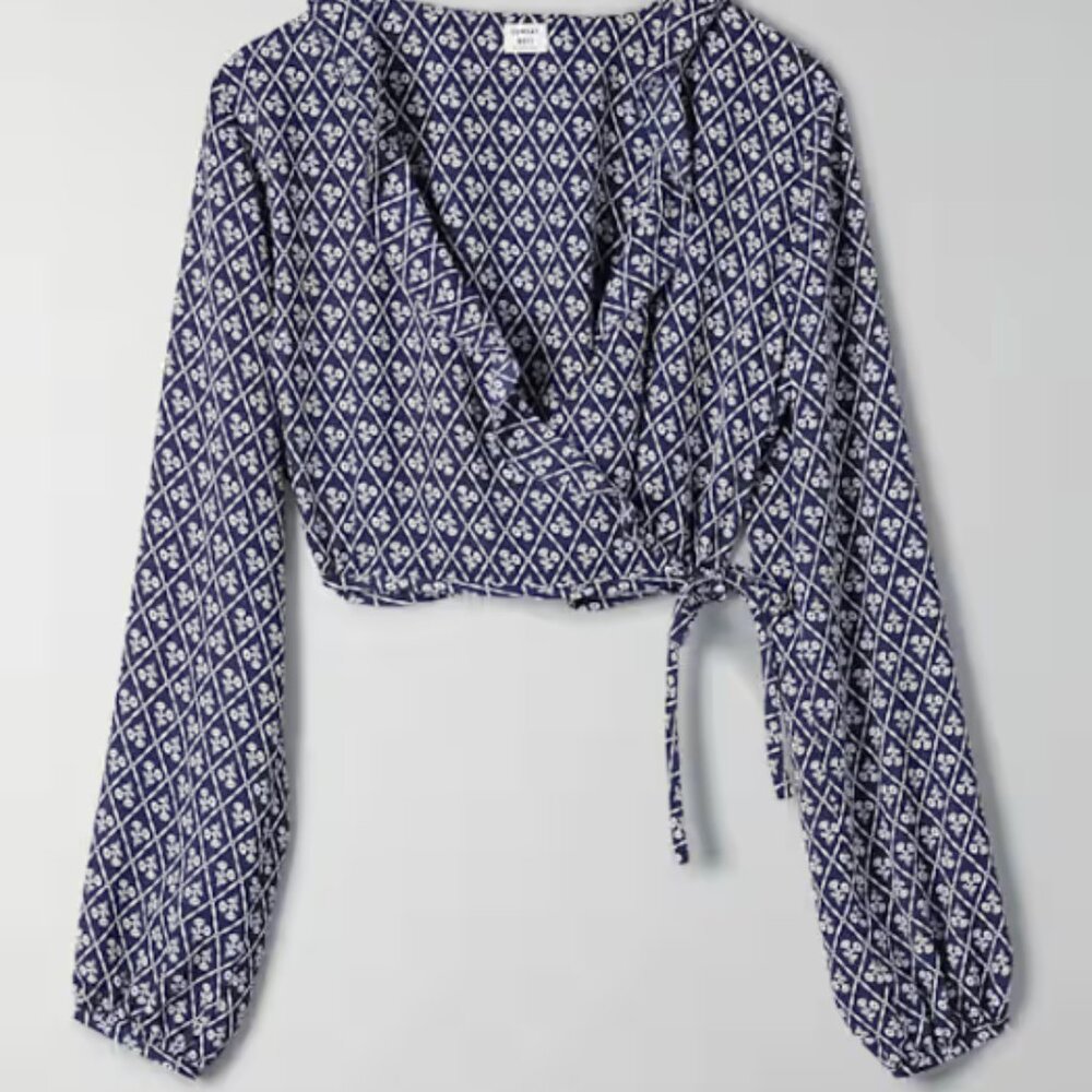 Aritzia Sunday Best Long Navy Sleeve Crop Top - S